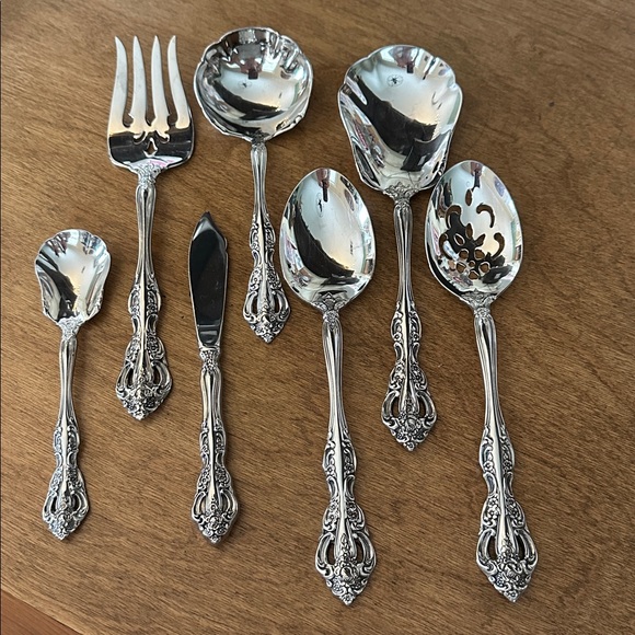 Oneida Michelangelo Stainless Steel serving ware - Picture 1 of 3